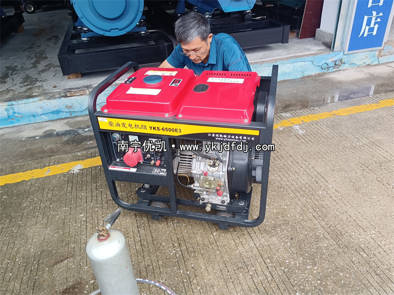 2024年5月19日，客戶到店自提一臺5KW等功率柴油發(fā)電機(jī)組