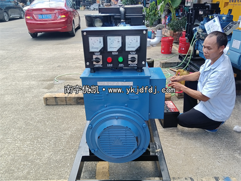 2024年7月25日，客戶到店自提30KW柴油發(fā)電機(jī)組