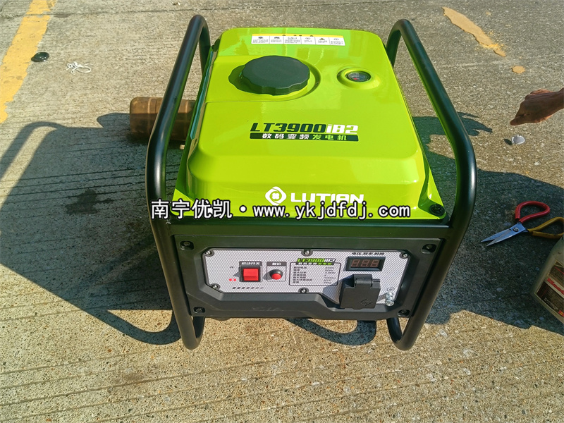 2024年10月11日，客戶到店自提3KW汽油變頻發(fā)電機(jī)