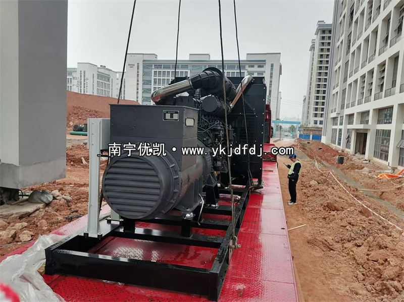 2024年11月6日，南寧項(xiàng)目1120KW上柴發(fā)電機(jī)組到貨安裝調(diào)試